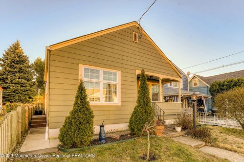 144 Clark Ave, Ocean Grove, NJ 07756-1024