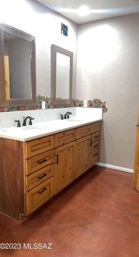 4305 Avenida Del Cazador, Tucson AZ  85718-7065 exterior