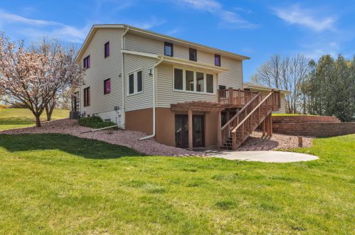 786 Decorah Rd, West Bend WI  53095-8112 exterior