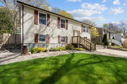 11 Pepper Bush Trl, South Kingstown, RI 02874-2368