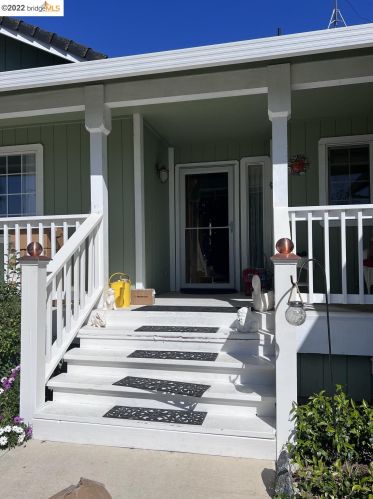 233 Menzel Rd, Hollister, CA 95023-9745