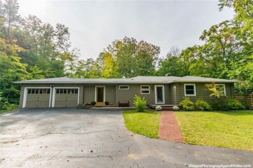 127 Mason Rd, Fairport, NY 14450-9541