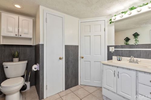 180 Grenville St, Woodbridge NJ  07095-1834 exterior