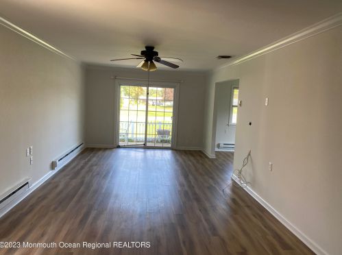 6 Robinson Rd, Bricktown, NJ 08724-1942