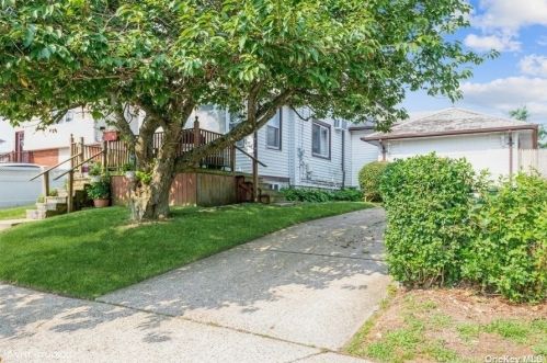 1404 Cayuga Ave, North Bellmore, NY 11710-2419