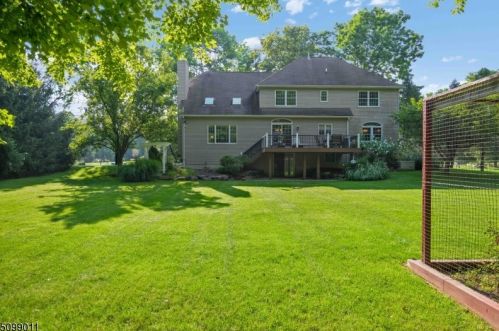 12 Stacey Ct, Sparta NJ  07871-1000 exterior