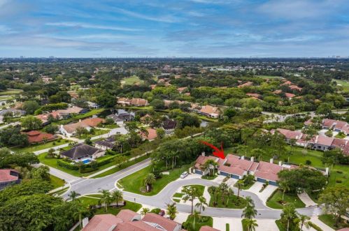 74 Edinburgh Dr, West Palm Beach, FL 33418-6857