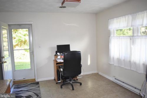 557 Ash St, Strasburg VA  22657-2027 exterior