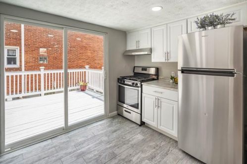 4052 Meadowbrook Blvd, Pittsburgh PA  15227-3436 exterior