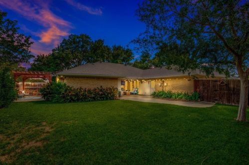 1701 Amazon Dr, Plano TX  75075-6702 exterior