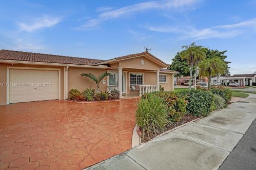 7215 15th Ave, Hialeah FL  33014-3805 exterior