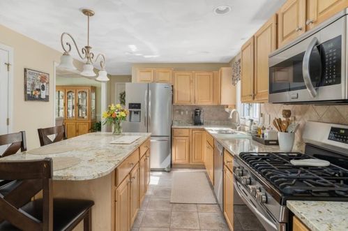 43 Ginger Trl, Coventry RI 02816-8262 exterior