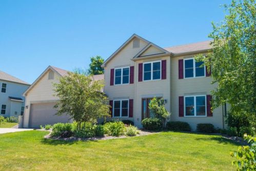 2395 Cedar Bluffs Dr, Slinger, WI 53086-9047