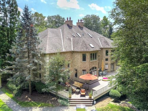 63 Salierno Rd, Tuxedo Park NY  10987-4712 exterior
