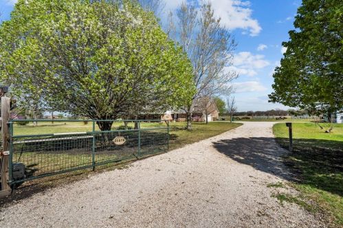 11278 Jackson Rd, Krum, TX 76249-6654