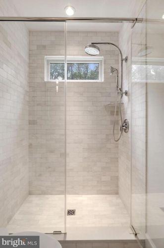 1044 Manning St, Great Falls VA  22066-1922 exterior