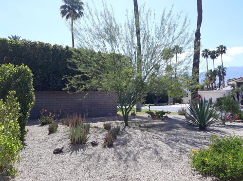 28 Lincoln Pl, Rancho Mirage CA  92270-1927 exterior