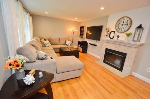 20 Juniper Rd, Bristol, CT 06010-2674