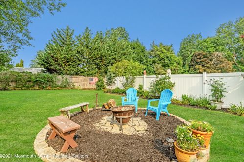 243 Crestview Dr, Middletown NJ  07748-3604 exterior