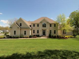3 Hayward Hills Ln, Brookfield Center, CT 06804-1242