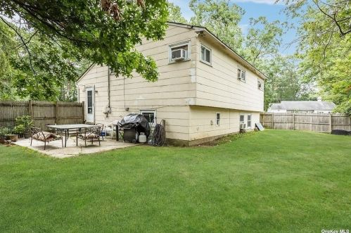 29 Clifford Ct, Huntington Station NY  11746-2106 exterior