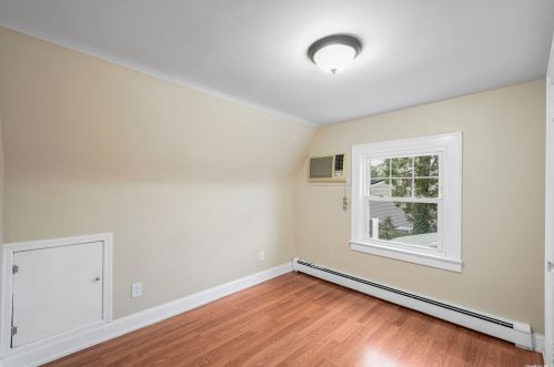 428 Oak Neck Rd, West Islip NY  11795-3614 exterior
