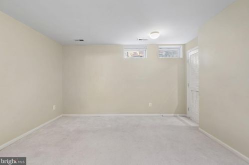 1260 Corbett Pl, Woodbridge VA  22191-1045 exterior