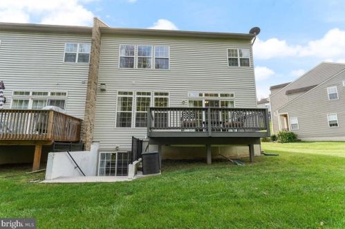 3147 Fieldstone Ct, Boothwyn, PA 19060-6862