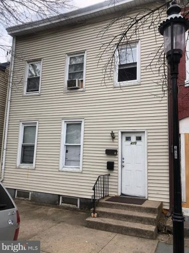 475 Centre St, Trenton, NJ 08611-2306