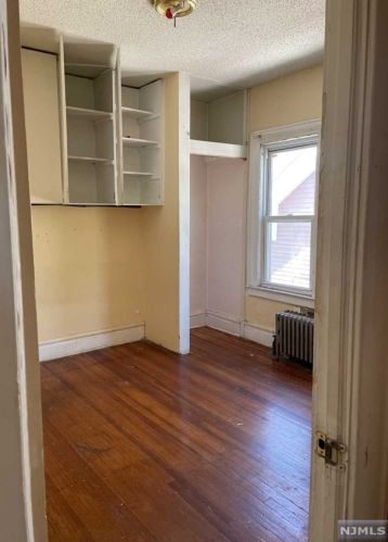 432 Stuyvesant Ave, Irvington NJ  07111-2046 exterior