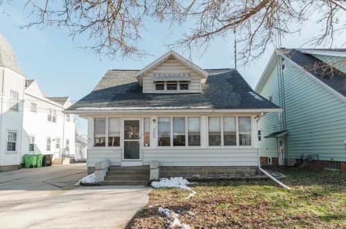 305 Grove St, Beaver Dam, WI 53916-1715