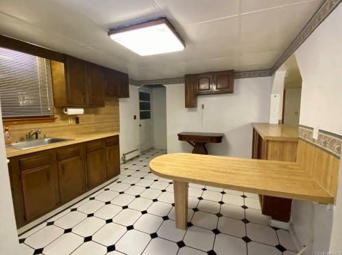 5 Court Ln, Fishkill NY  12524-2432 exterior