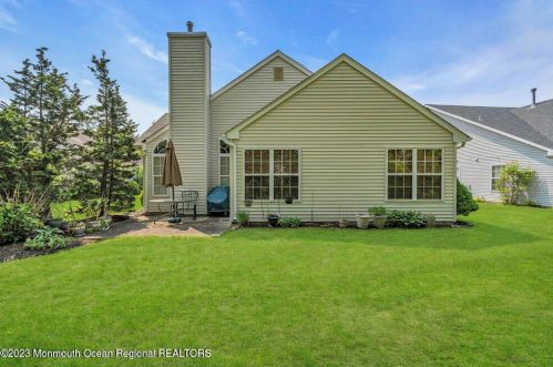 5 Winding River Rd, Lakewood NJ  08701-5734 exterior