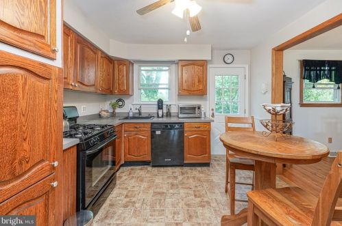 318 White Birch Dr, Riverton NJ  08077-4396 exterior