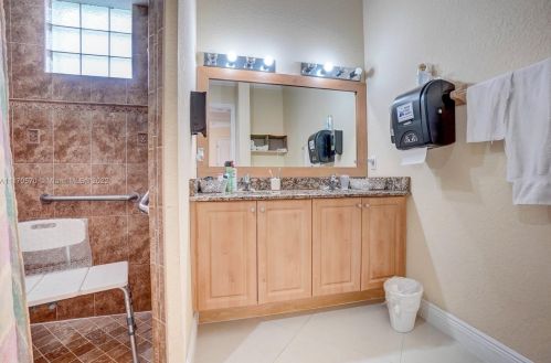 160 Saratoga Ave, Fort Pierce FL  34953-5974 exterior