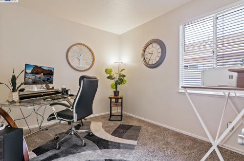 736 Clifton Way, Vacaville CA  95688-8547 exterior