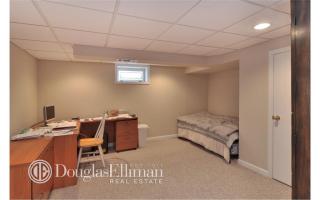 125 Walnut Dr, East Hills, NY 11576-2334