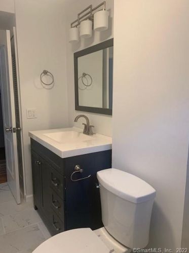 27 Hawthorne Dr, Norwalk CT  06851-4113 exterior