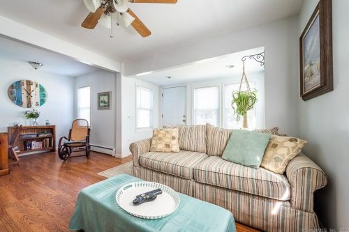 44 Kenyon Rd, Waterford, CT 06385-4214