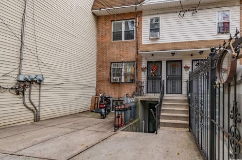 1232 Union Ave, Bronx, NY 10459-2218