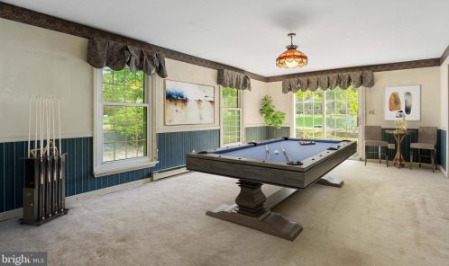 4351 Crestview Rd, Harrisburg PA 17112-2009 exterior