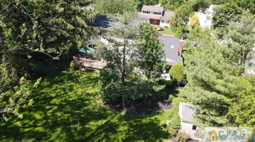 18 Hamilton Dr, East Brunswick NJ  08816-2709 exterior