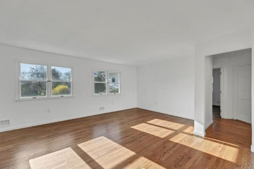 2856 Brookfield Dr, Yorktown Hgts NY  10598-2402 exterior