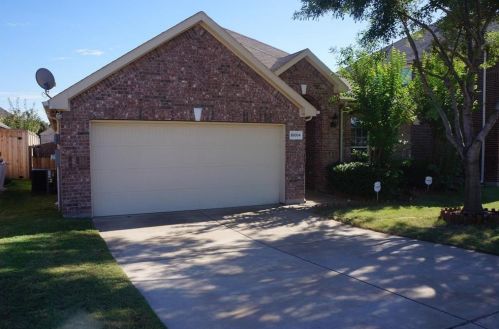 10004 Daly Dr, Hurst, TX 76053-7877