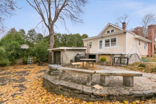 190 Babbitt Rd, Bedford Hills NY  10507-2068 exterior