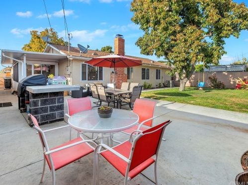 6654 San Homero Way, Buena Park CA  90620-3716 exterior