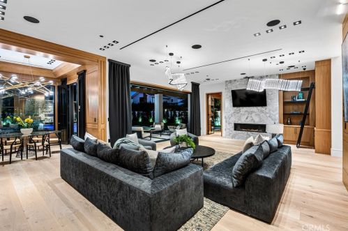 4508 Haskell Ave, Van Nuys CA  91436-3148 exterior