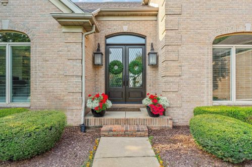 14281 Parkridge Dr, Granger, IN 46530-4836