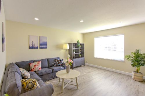 320 Perry St, Milpitas, CA 95035-5713