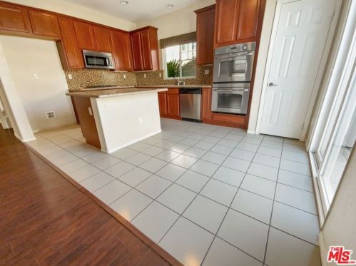 20011 Christopher Ln, Santa Clarita, CA 91350-3685